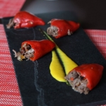 Piquillos rellenos de cordero.